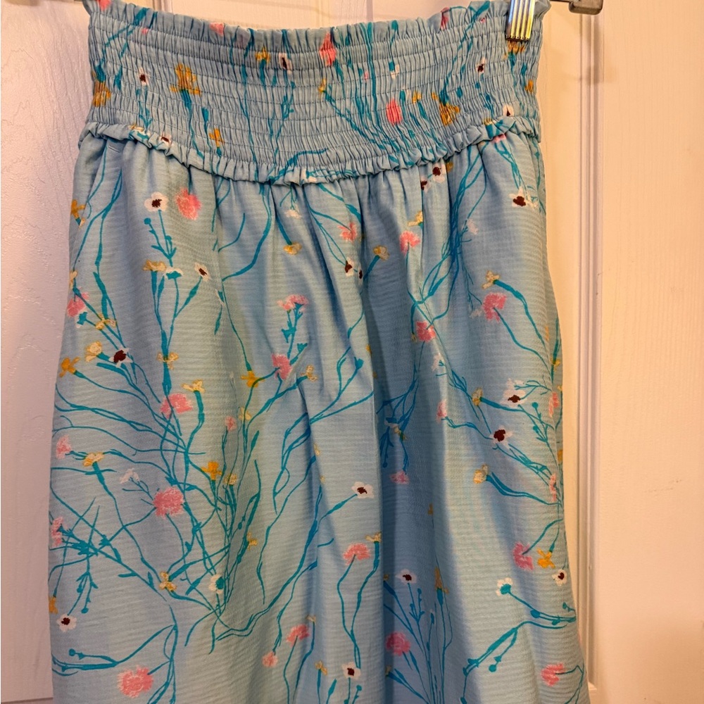 Floral Light Blue Skirt Size 36, ( Small )Stretch Waist, New With Tags